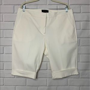 ✨3/$20 Karen Kane Ivory Bermuda Shorts 16 Size